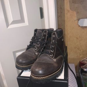 Sketchers boots